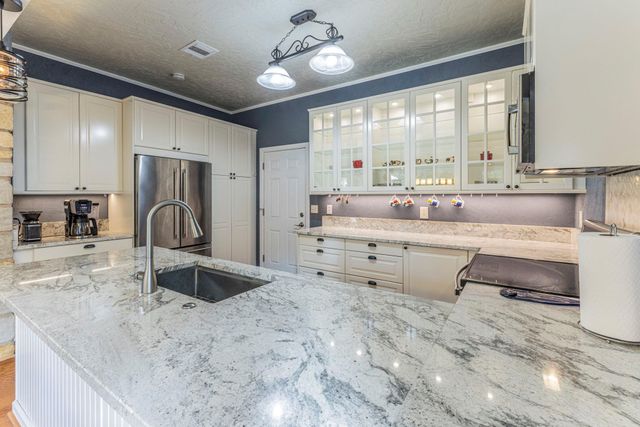 3900 Aero DR, Georgetown, TX 78628