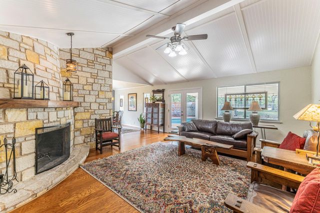 3900 Aero DR, Georgetown, TX 78628