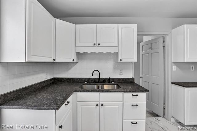 3267 Mills Acres Street, Flint, MI 48506