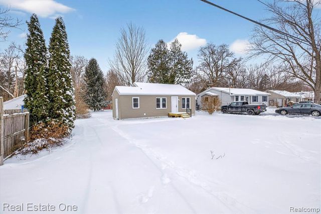 3267 Mills Acres Street, Flint, MI 48506