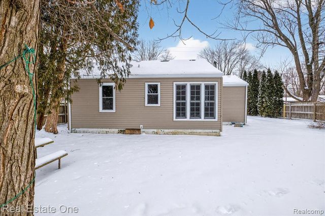 3267 Mills Acres Street, Flint, MI 48506