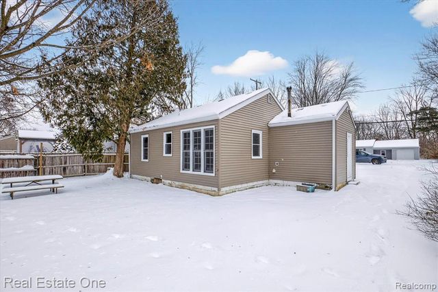 3267 Mills Acres Street, Flint, MI 48506