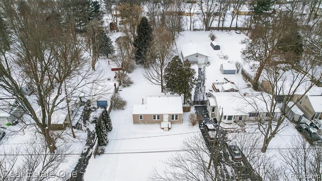 3267 Mills Acres Street, Flint, MI 48506