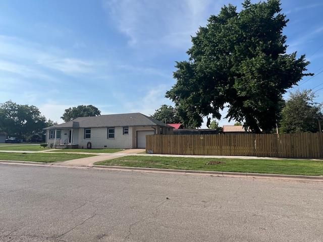 300 N Lowe, Hobart, OK 73651