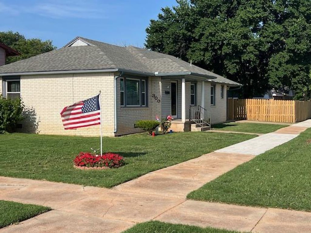 300 N Lowe, Hobart, OK 73651