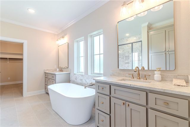 1037 Queen Elizabeth Drive, Mcgregor, TX 76657