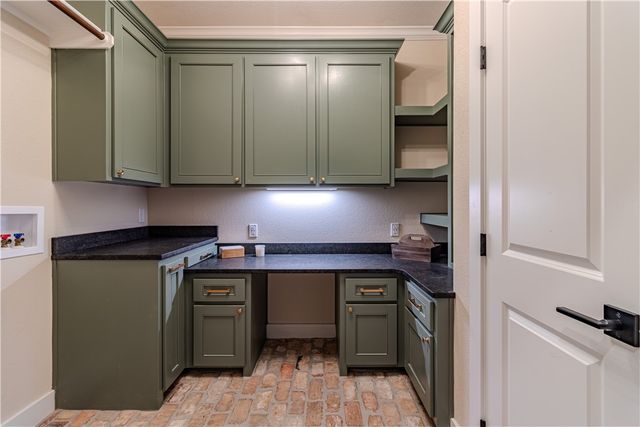 1037 Queen Elizabeth Drive, Mcgregor, TX 76657