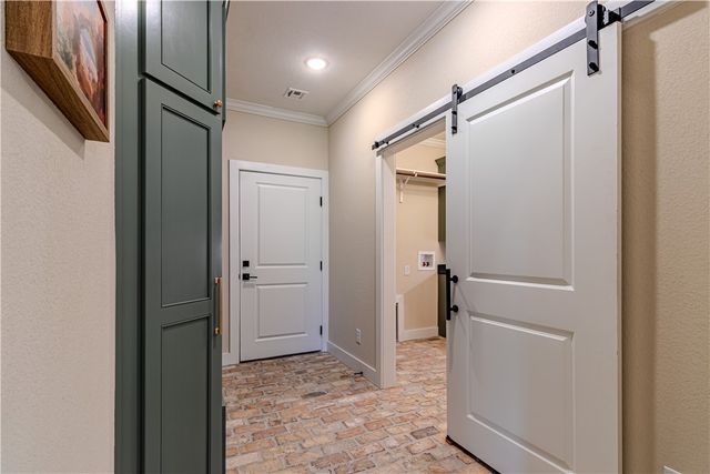 1037 Queen Elizabeth Drive, Mcgregor, TX 76657