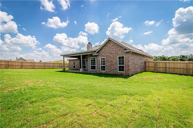 1037 Queen Elizabeth Drive, Mcgregor, TX 76657