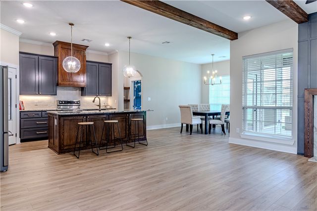 1037 Queen Elizabeth Drive, Mcgregor, TX 76657