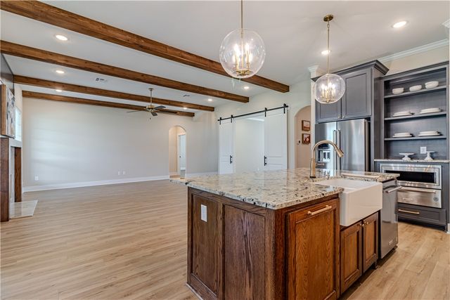 1037 Queen Elizabeth Drive, Mcgregor, TX 76657