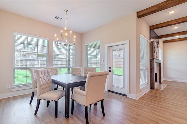 1037 Queen Elizabeth Drive, Mcgregor, TX 76657