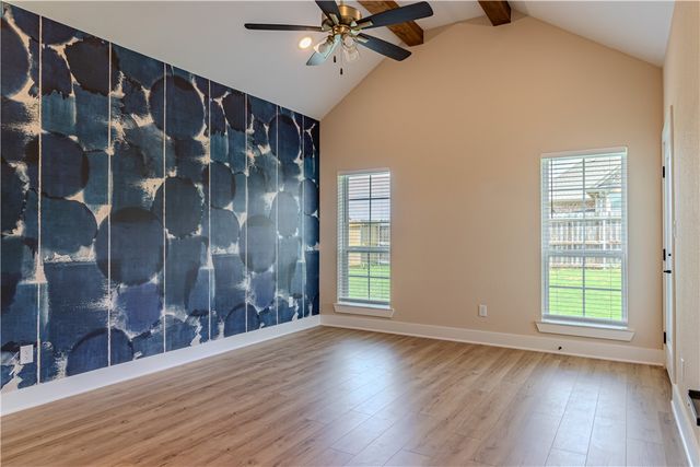 1037 Queen Elizabeth Drive, Mcgregor, TX 76657
