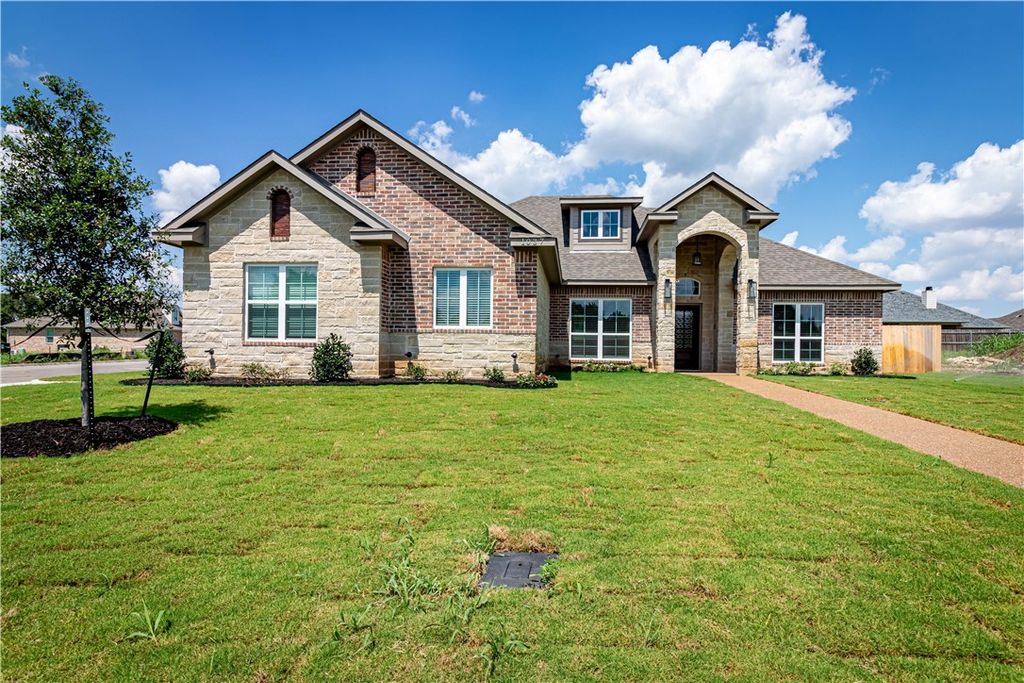 1037 Queen Elizabeth Drive, Mcgregor, TX 76657