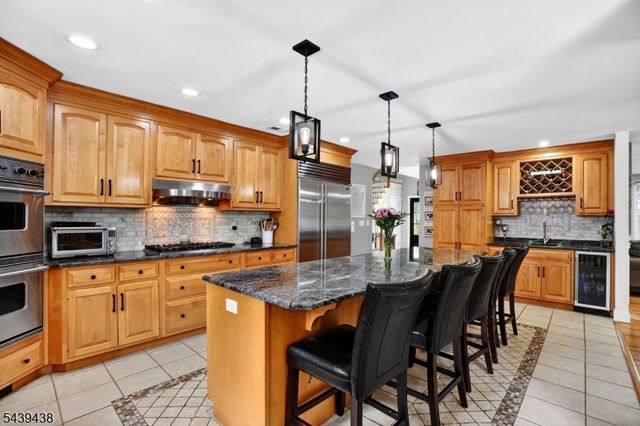 28 Fairview Dr, East Hanover Twp., NJ 07936