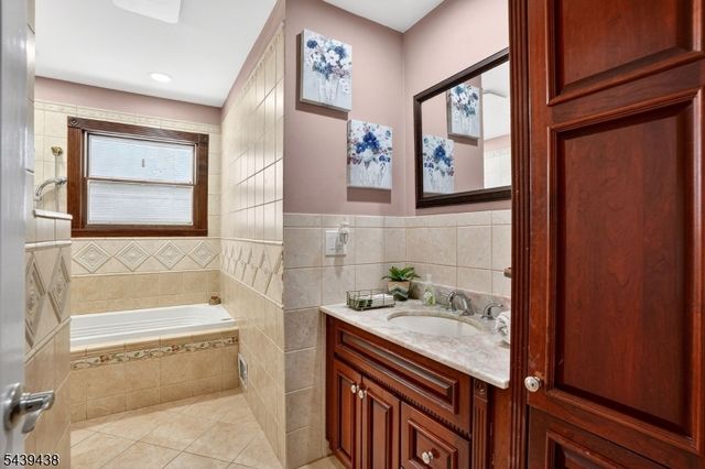 28 Fairview Dr, East Hanover Twp., NJ 07936