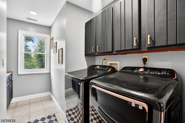 28 Fairview Dr, East Hanover Twp., NJ 07936