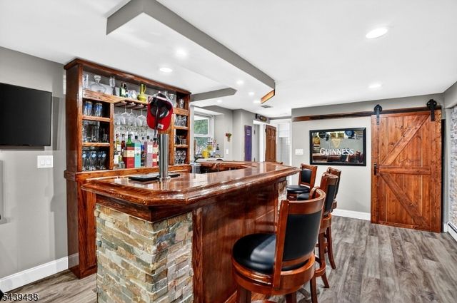 28 Fairview Dr, East Hanover Twp., NJ 07936