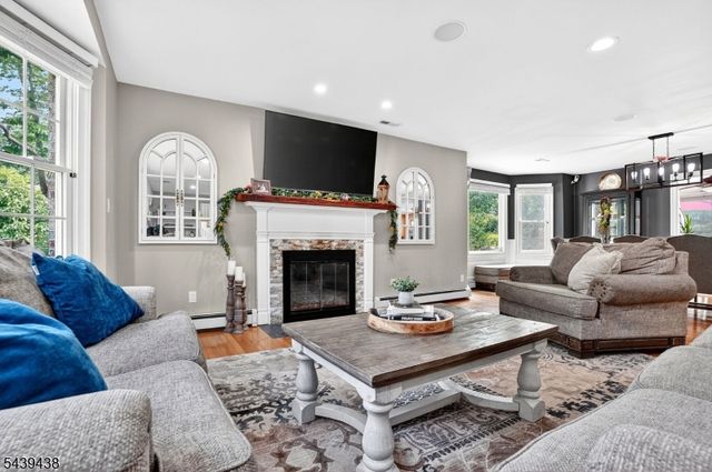 28 Fairview Dr, East Hanover Twp., NJ 07936