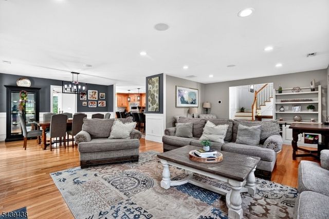 28 Fairview Dr, East Hanover Twp., NJ 07936