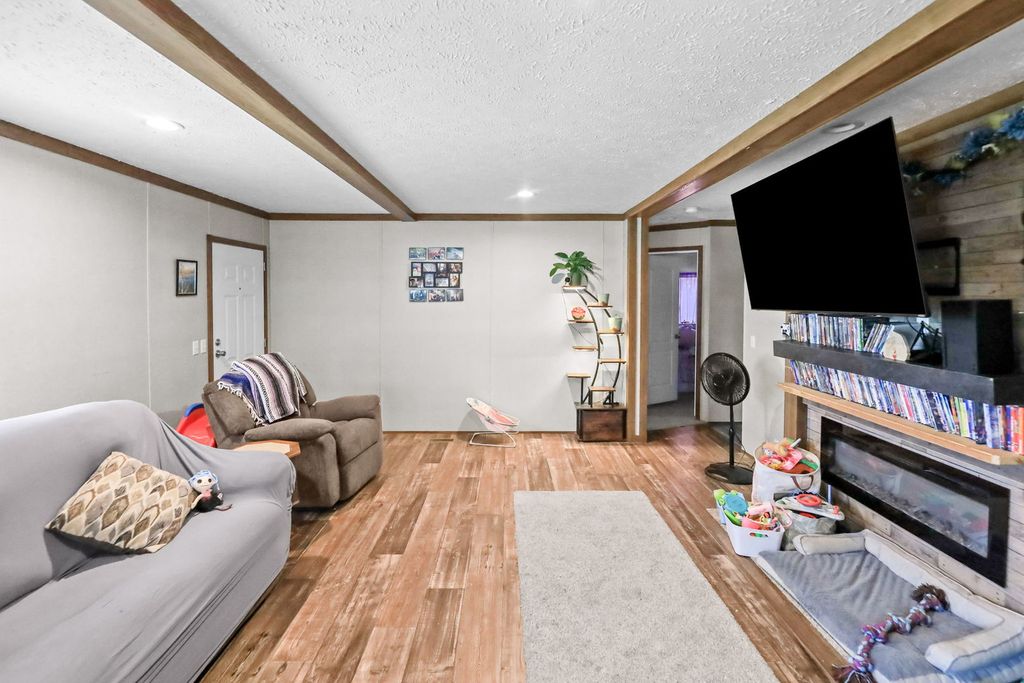 Image 11 of property listing at 1257 Cedar Creek Drive, Centralia, IL 62801