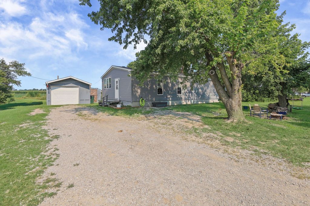 Image 17 of property listing at 1257 Cedar Creek Drive, Centralia, IL 62801