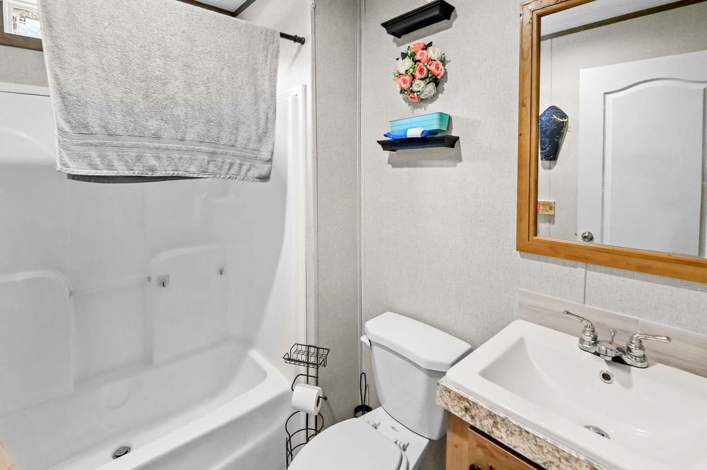 Image 22 of property listing at 1257 Cedar Creek Drive, Centralia, IL 62801
