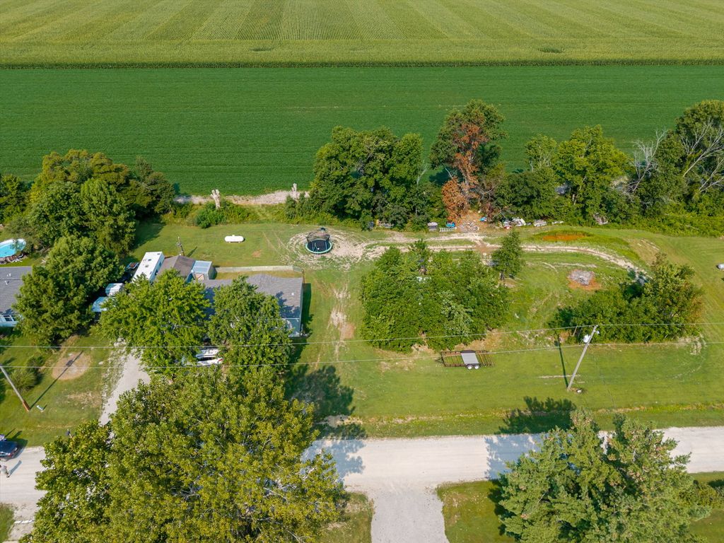 Image 30 of property listing at 1257 Cedar Creek Drive, Centralia, IL 62801