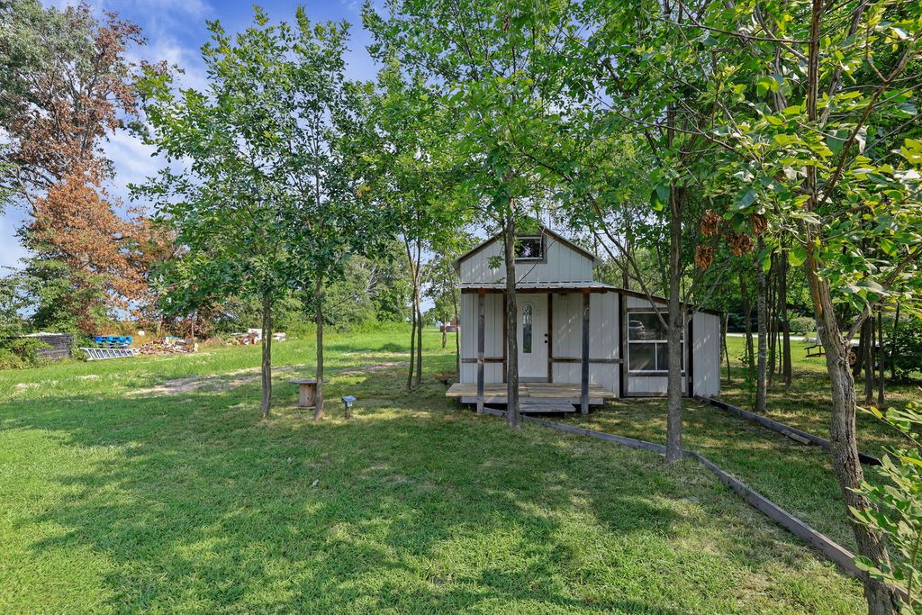 Image 5 of property listing at 1257 Cedar Creek Drive, Centralia, IL 62801