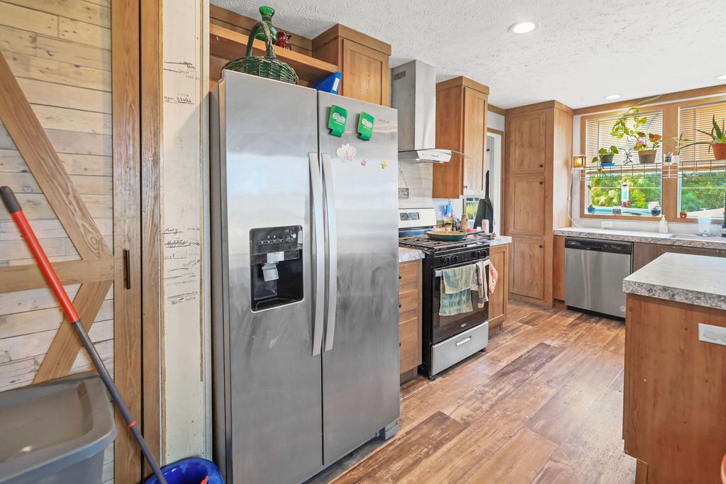 Image 7 of property listing at 1257 Cedar Creek Drive, Centralia, IL 62801