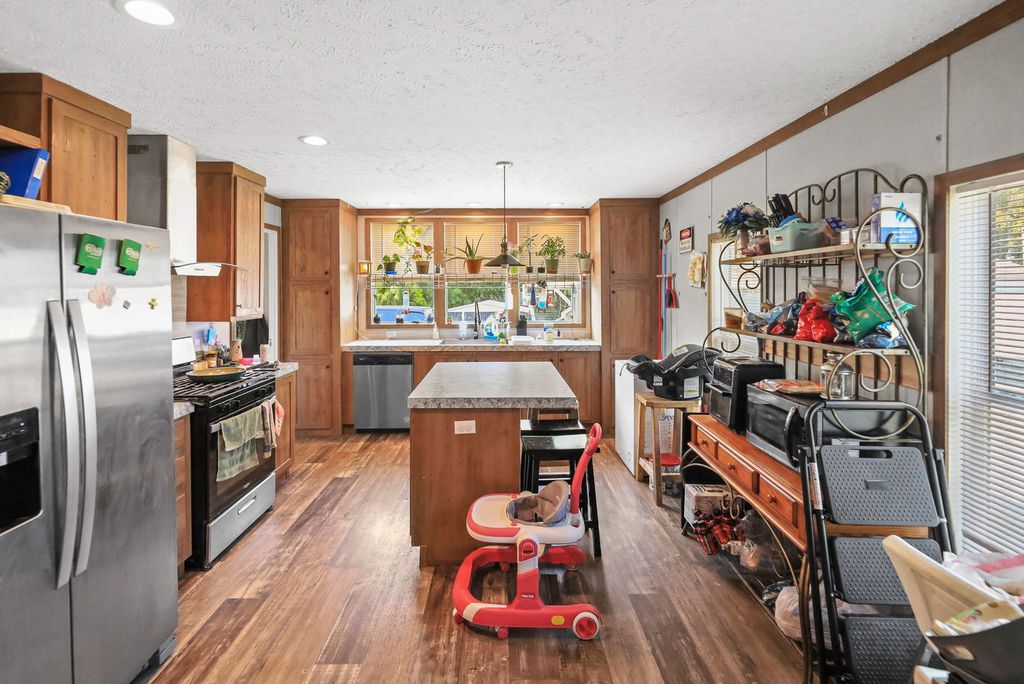 Image 8 of property listing at 1257 Cedar Creek Drive, Centralia, IL 62801