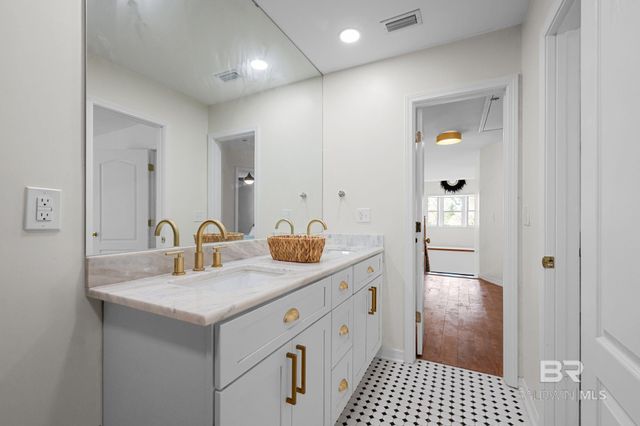 300 Volanta Avenue, Fairhope, AL 36532