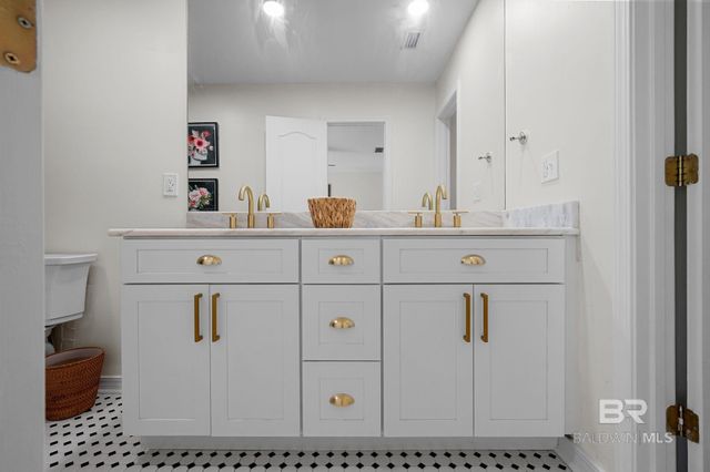 300 Volanta Avenue, Fairhope, AL 36532