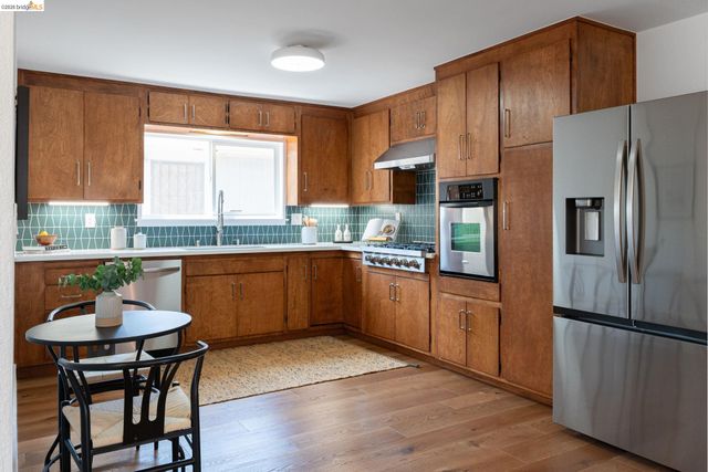 3230 Knowland Ave, Oakland, CA 94619