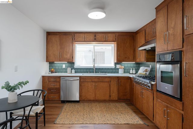 3230 Knowland Ave, Oakland, CA 94619