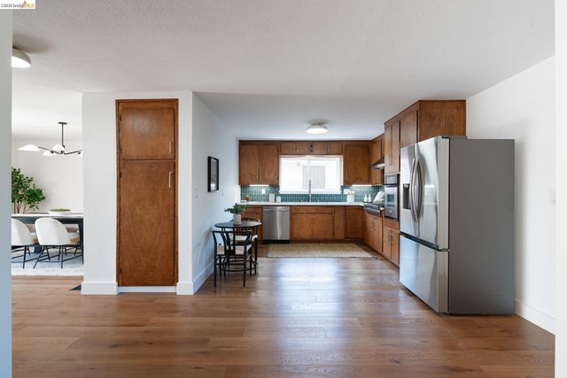 3230 Knowland Ave, Oakland, CA 94619