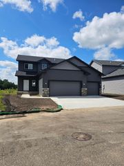 971 45th Avenue NE, Saint Cloud, MN 56304