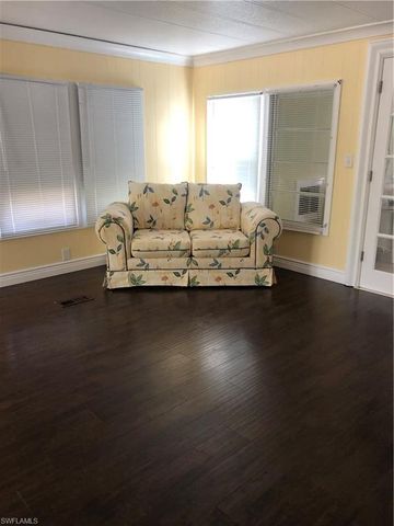 526 Pine Tree CT, North Fort Myers, FL 33917