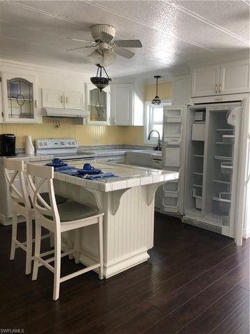 526 Pine Tree CT, North Fort Myers, FL 33917