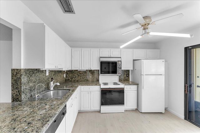 7 Bay Cedar Court, Royal Palm Beach, FL 33411