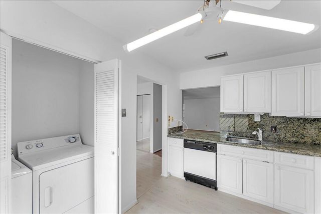 7 Bay Cedar Court, Royal Palm Beach, FL 33411