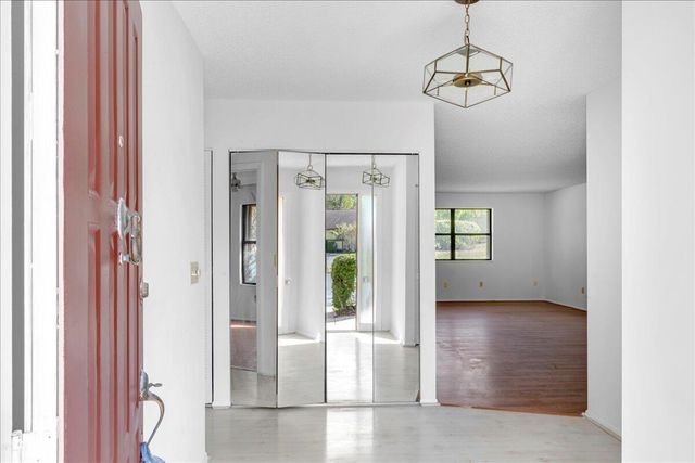 7 Bay Cedar Court, Royal Palm Beach, FL 33411