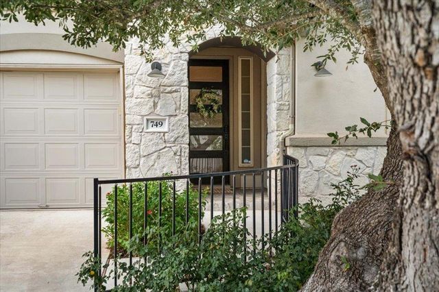 749 Jacksdaw DR, Austin, TX 78737