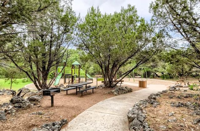 749 Jacksdaw DR, Austin, TX 78737