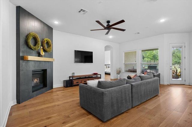 749 Jacksdaw DR, Austin, TX 78737