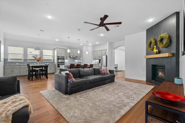 749 Jacksdaw DR, Austin, TX 78737