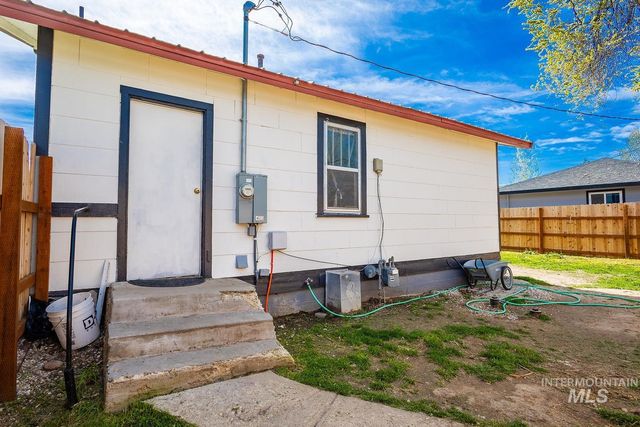 1315 4th St S, Nampa, ID 83651