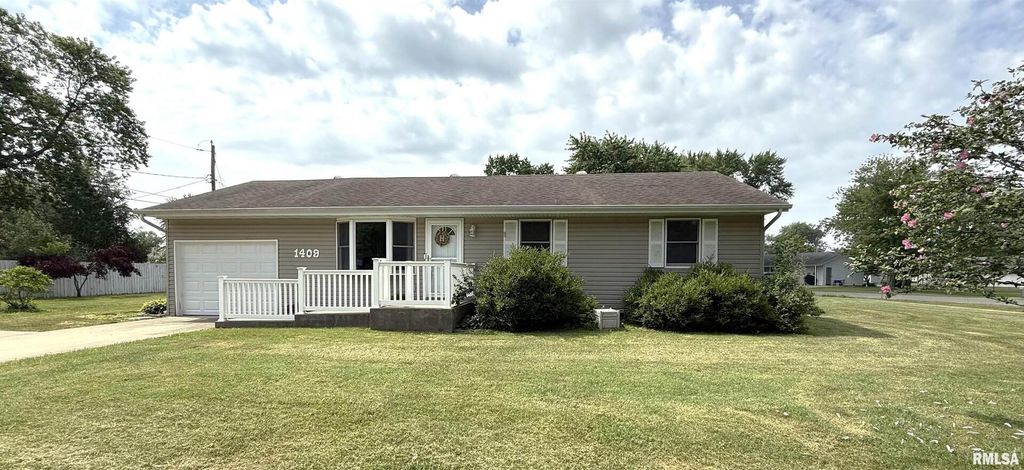 Image 1 of property listing at 1409 Rig, Salem, IL 62881