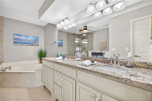 201 Vintage Bay DR B10, Marco Island, FL 34145