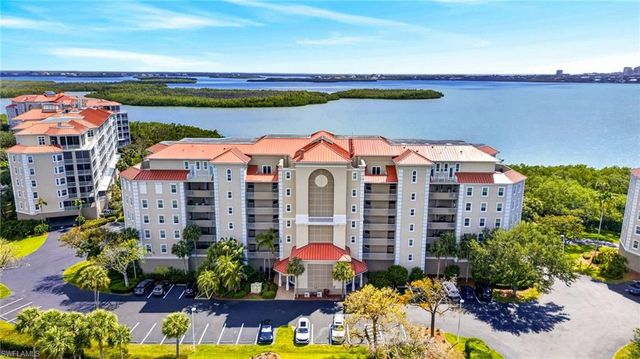 201 Vintage Bay DR B10, Marco Island, FL 34145